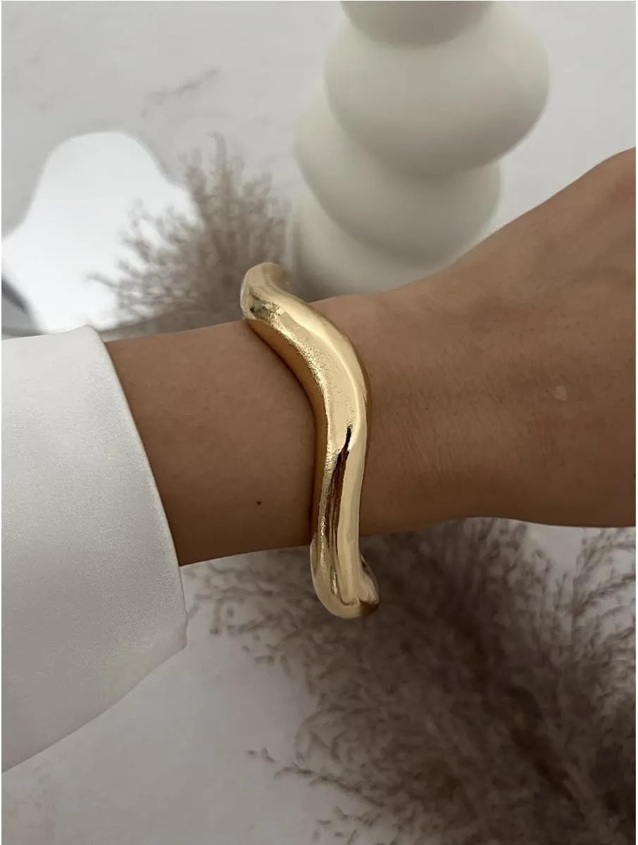 ALEXTINA Chunky Gold Bracelets Set for Women 18K Gold Plated High Shine Bracelets Minimalist Open Wide Cuff Bracelets Gold Cuff Bracelet Trendy Gold Bangle Bracelet