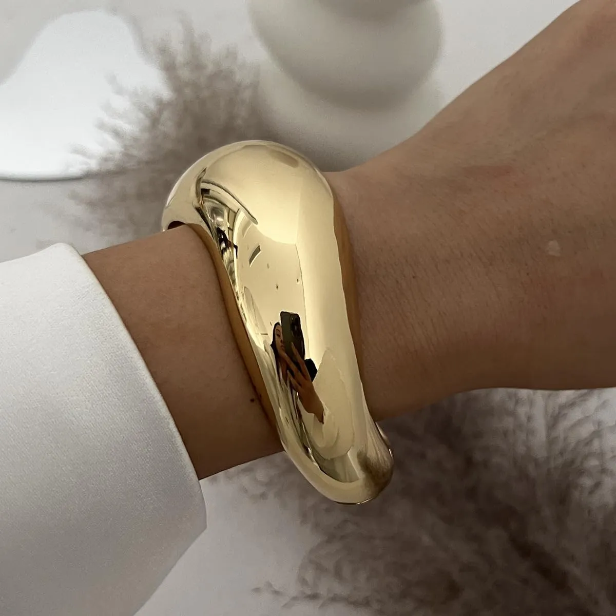 ALEXTINA Chunky Gold Bracelets Set for Women 18K Gold Plated High Shine Bracelets Minimalist Open Wide Cuff Bracelets Gold Cuff Bracelet Trendy Gold Bangle Bracelet