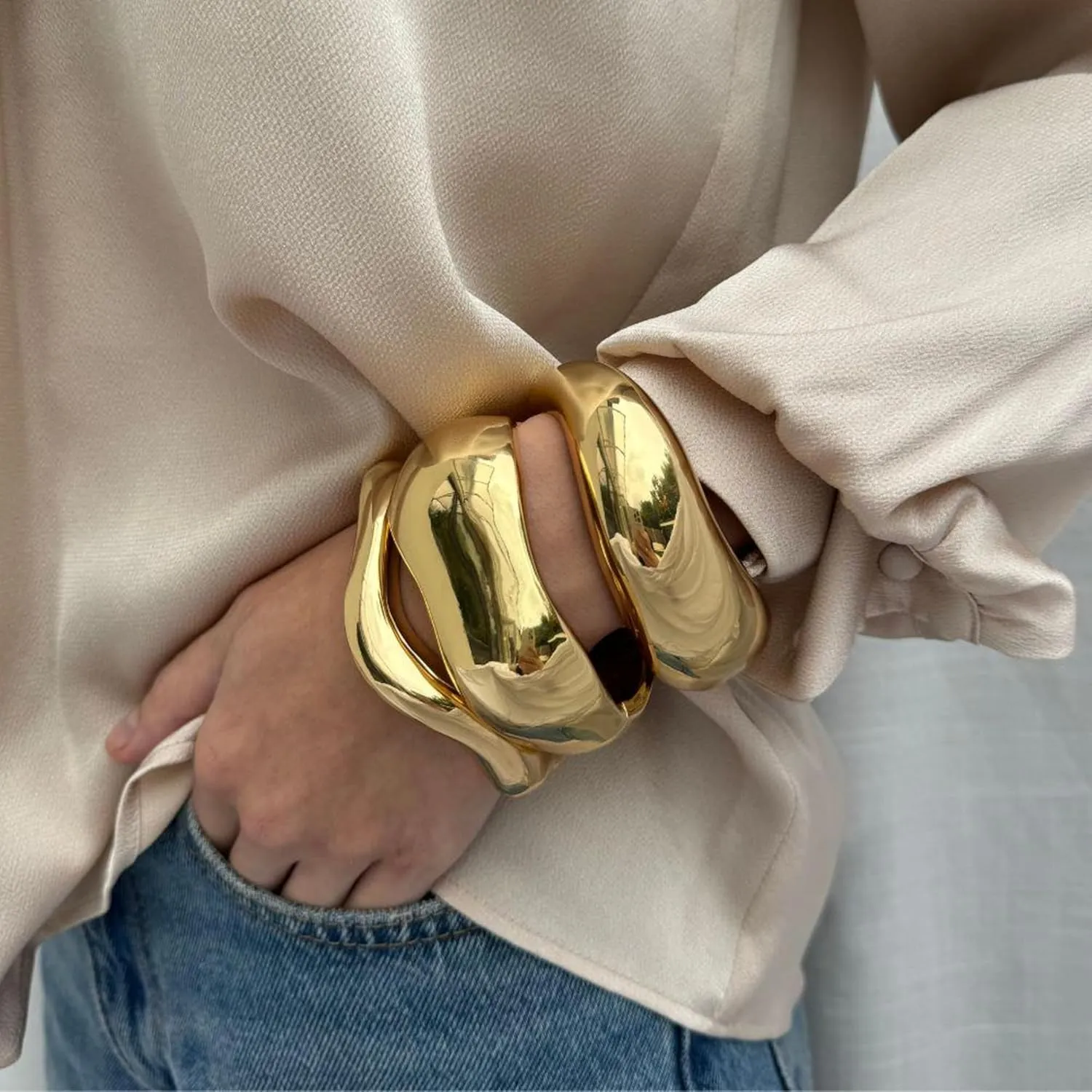 ALEXTINA Chunky Gold Bracelets Set for Women 18K Gold Plated High Shine Bracelets Minimalist Open Wide Cuff Bracelets Gold Cuff Bracelet Trendy Gold Bangle Bracelet