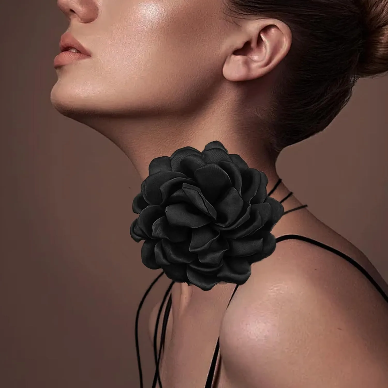 Dainty Satin Rose Flower Brooches Flower Choker Necklace for Women Camellia Floral Brooches Lapel Pins Big Floral Chokers for Wedding Dance Dress Clothes Accessories