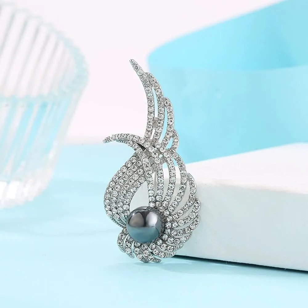 Elegant Floral Brooch Pins for Women - Stylish Personalized Design Rhinestone Lapel Pin Jewelry for Ladies Flower Sweater Scarf Coat Dress Brooches and Pins for Women