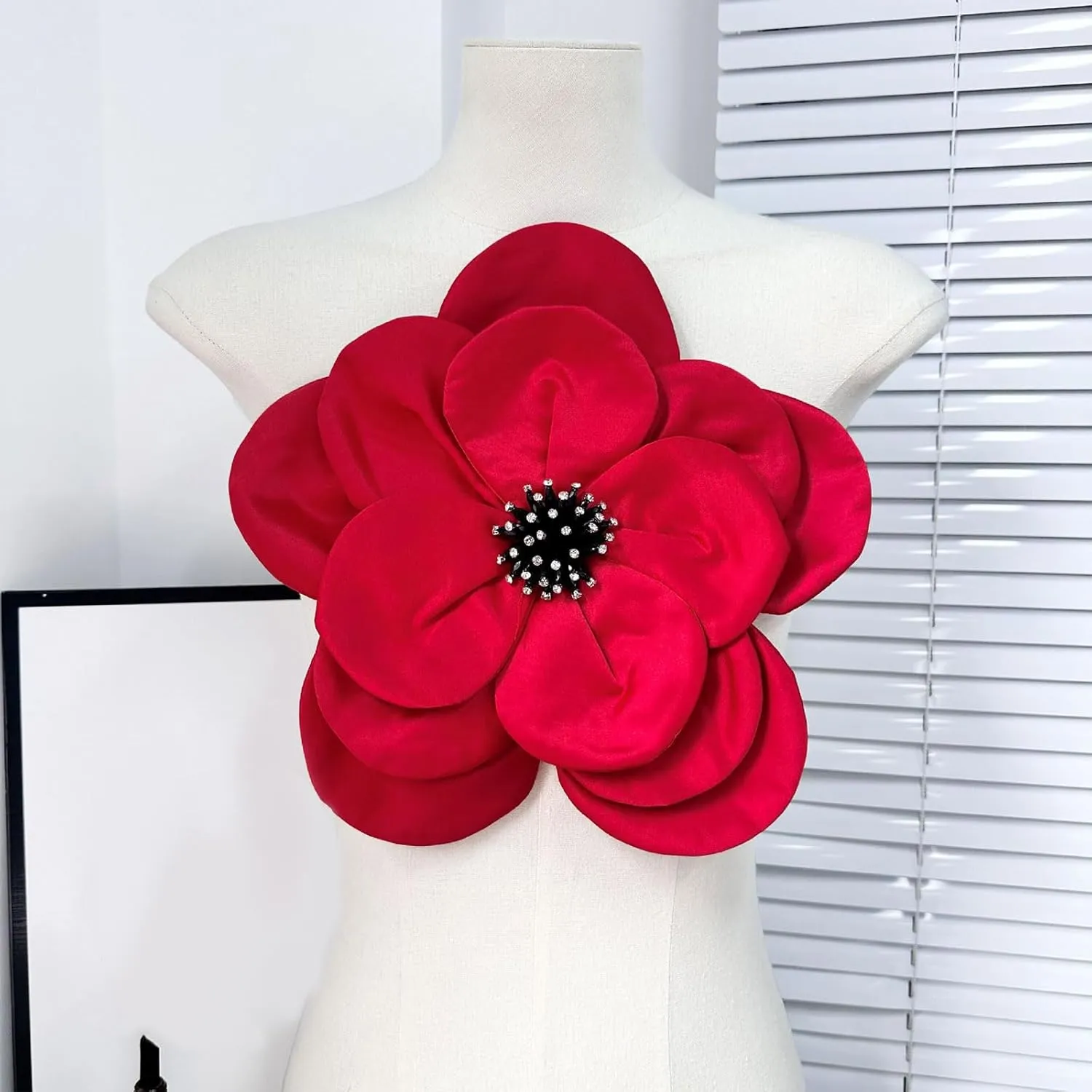 Elegant Layered Fabric Flower Brooch Pin Fashionable Large Floral Lapel Accessory Stylish Breastpin Ornament for Women