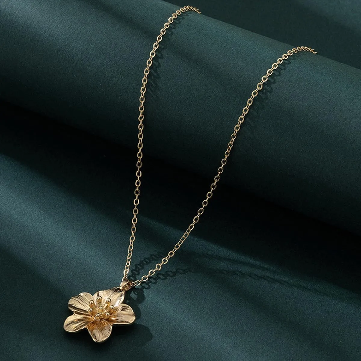 Gold Flower Necklace for Women Floral Pendant Choker Statement Necklace Jewelry