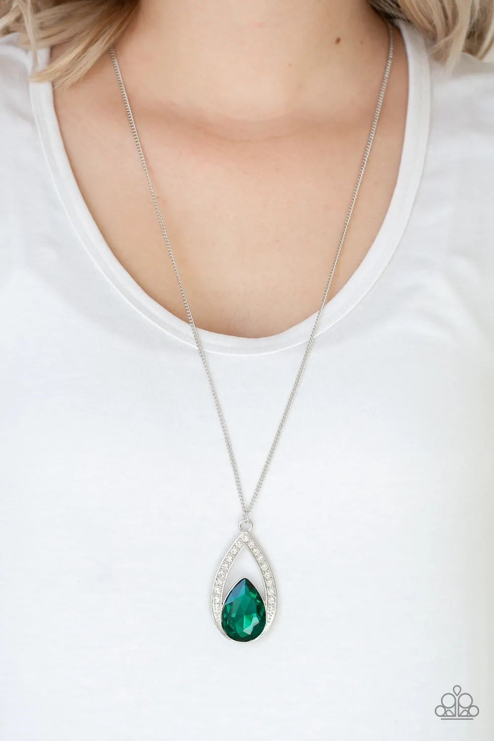 Paparazzi Notorious Noble Green Necklace Set