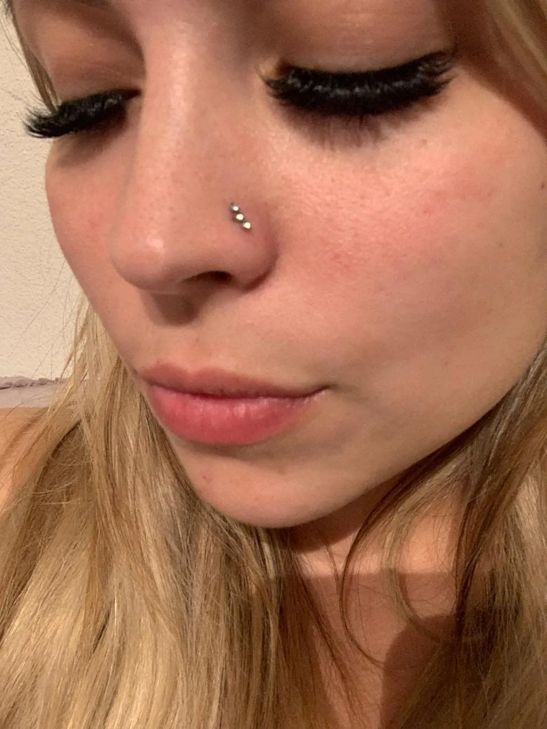 QWALIT 18g & 20g Nose Rings & Hoops - L & C Shape Studs - Surgical Stainless Steel & Silver Nose Piercing Jewelry - Rose Gold & Black - For Women & Men